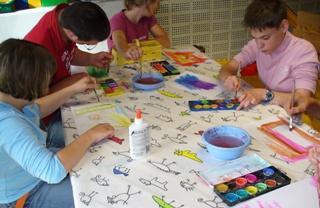 Kinderschaukel im Spielgarten